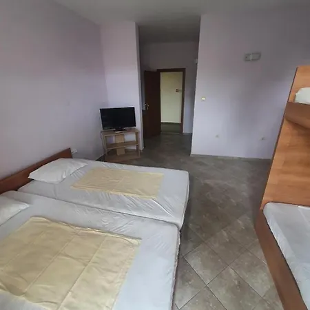Хотел Hotel 415 *