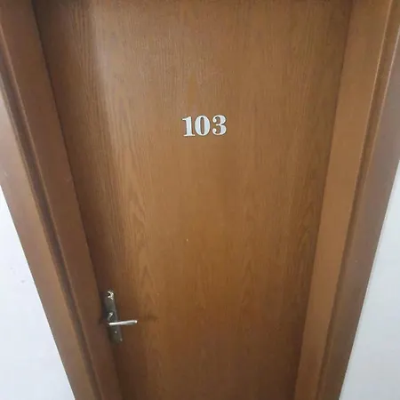 Hotel 415 Хотел *