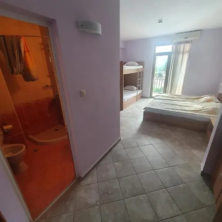 Hotel 415 מלון *
